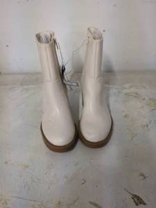 lot 145 image: u1 - Universal Thread Womens Memory Foam Heeled Boots Size 7