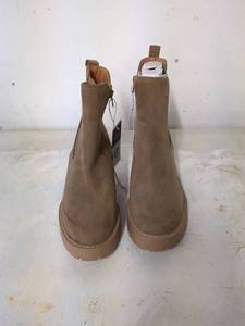 lot 147 image: u1 - Universal Thread Womens Memory Foam Ankle Boots Size 8.5