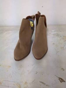 lot 149 image: u1 - Universal Thread Womens Memory Foam Ankle Booties - Size 10