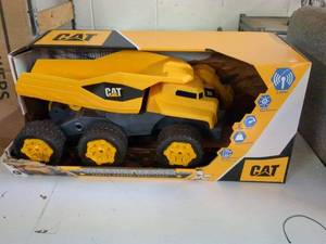 lot 172 image: v3 - CAT Massive Mover Remote Control Vehicle - 6-Wheel Performance, 2 Modes