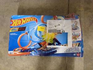lot 183 image: T1 - Hot Wheels Lets Race Racetrack