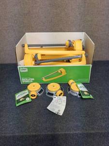 lot 199 image: 3 - Expert Gardener Oscillating Sprinkler System with Adjustable Spot Sprinklers