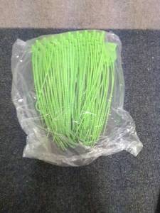 lot 219 image: 3 - Pack of 100 Green Plastic Security TagsLabels
