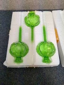 lot 245 image: zz1 - Set of 3 Green Decorative Garden Stakes with Glass Globes