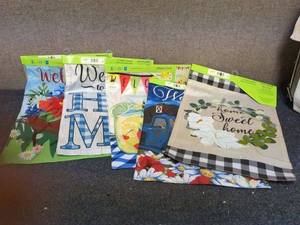 lot 248 image: zz1 - Set of 6 Decorative Welcome Garden Flags with Vibrant Designs