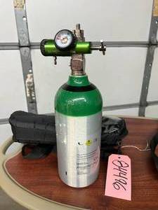 lot 26 image: Philips Respironics 10 Oxygen Tank with Regulator Gauge and Carry Bag - In Excellent Condition