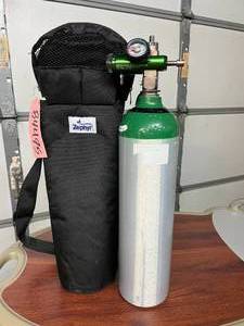 lot 27 image: Philips Respironics 17 Oxygen Tank with Regulator Gauge and Carry Bag - In Excellent Condition