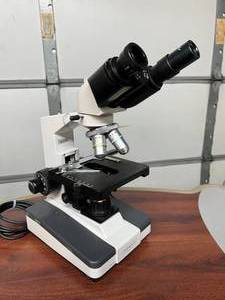 lot 33 image: Premiere MRP-3000 Professional Power Laboratory Binocular Microscope With 2 Objectives - Good Working Condition  See Pictures For All That Is Included
