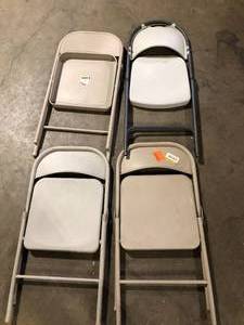 lot 39 image: Lot of 4 Various Chairs for Events and Partys Customer Returns Review all pictures