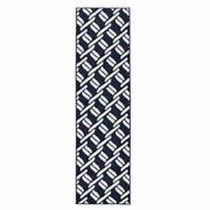 lot 19 image: Nautica Baize Chain Navy and White 2 ft. 2 in. x 6 ft. Tufted Runner Rug Customer Returns Review all pictures