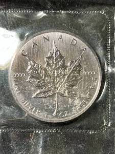 1988 CANADIAN MAPLE LEAF 1 TROY OZ .9999 FINE SILVER