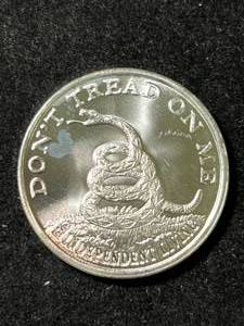1 TROY OZ .999 FINE SILVER DONT TREAD ON ME ROUND