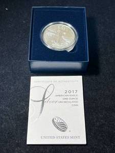 2017 AMERICAN SILVER EAGLE IN ORIGINAL MINT BOX