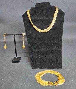 lot 22 image: Elegant Gold-tone Jewelry Set Necklace, Earrings, and Bracelet - displays not included