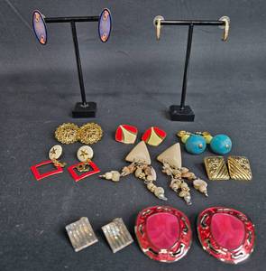 lot 31 image: Collection of Vintage and Unique Earrings - displays not included