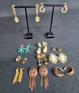 lot 34 image: Collection of Fashion Earrings - Vintage and Contemporary  - displays not included