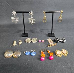 lot 36 image: Mixed Lot of Fashion Earrings in Various Styles - displays not included