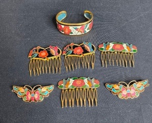 lot 42 image: Set of 4 Vintage Hair Combs and Decorative Cuff Bracelet with Floral Motif & More