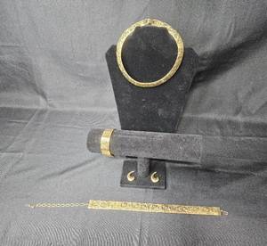 lot 51 image: Vintage Gold Tone Plated Jewelry Set Including Necklace, Bracelet, and Earrings - displays not included