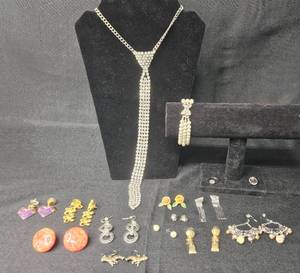 lot 60 image: Vintage Jewelry Lot including Necklace, Bracelet, Earrings, and Ring - display not included