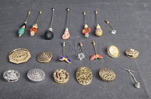 lot 174 image: Lot of Vintage Decorative Accessory Collection Inc Tie Pin, Scarf Clip & Hat Pins & More