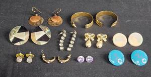 lot 180 image: Collection of Vintage and Contemporary Earrings