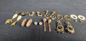 lot 183 image: Collection of Vintage Earrings including Various Designs and Materials
