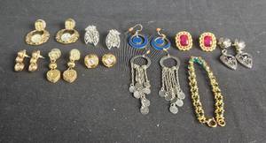 lot 190 image: Lot of Vintage Costume Earrings and Bracelet Collection