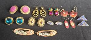 lot 191 image: Collection of Vintage Costume Jewelry - Including Earrings and Hair Clips