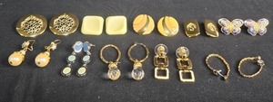 lot 192 image: Lot of Vintage and Fashion Earrings
