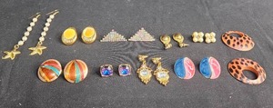 lot 193 image: Lot of Vintage Fashion Earrings