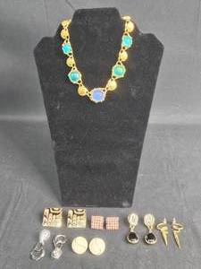 lot 195 image: Vintage Jewelry Lot including Necklace & Earrings - displays not included