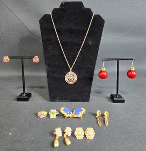 lot 130 image: Collection of Vintage Costume Jewelry Including Earrings and Necklace - displays not included