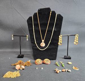 lot 134 image: Assorted Vintage Jewelry Set with Necklaces, Earrings, and Brooches - displays not included