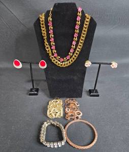 lot 155 image: Assorted Lot of Vintage Jewelry Including Necklaces and Bracelets - displays not included