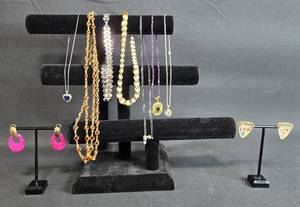 lot 159 image: Collection of Vintage Necklaces and Earrings Set - displays not included