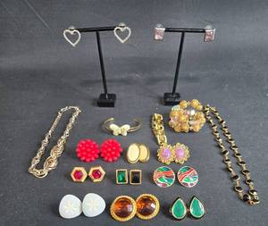 lot 163 image: Collection of Vintage Jewelry Including Earrings, Bracelets, and  - Displays not included