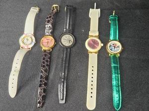 lot 92 image: Lot of 5 Vintage Quartz Womens Watches with Various Designs - untested