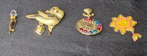 lot 99 image: Set of 4 Vintage Brooches with Colorful Designs