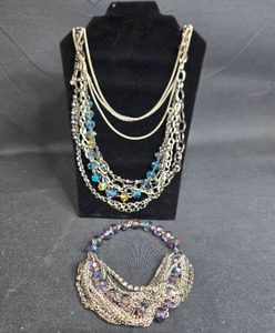lot 116 image: Set of Vintage Silver Tone Necklace with Multicolor Beads & Bracelet - display not included