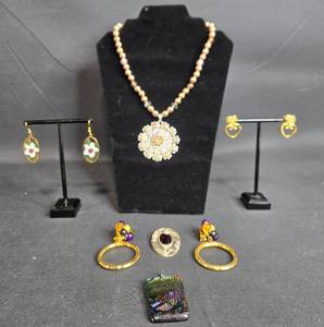 lot 122 image: Collection of Vintage Jewelry including Necklace, Earrings, and Brooch - displays not included