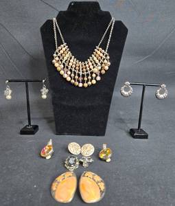 lot 123 image: Collection of Assorted Vintage Jewelry Including Necklace and Earrings - displays not included