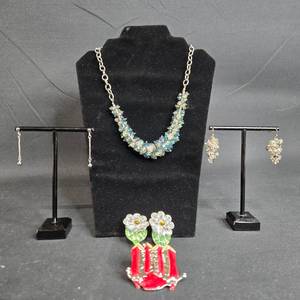 lot 124 image: Vintage Jewelry Lot - Necklace, Earrings Collection - displays not included