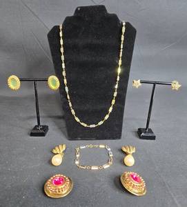 lot 125 image: Vintage Jewelry Collection Including Necklace, Earrings, and Bracelet - displays not included