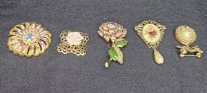 lot 110 image: Collection of 5 Vintage Floral Brooches with Unique Designs