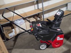 lot 1 image: Yard Machines 21-Inch 123cc 4-Cycle Snow Blower