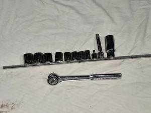 lot 25 image: Lot of Sockets 38 Drive Sockets and Ratchet - SAE