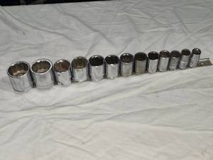 lot 26 image: Lot of 12 Drive SAE Socket Wrenches