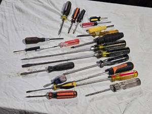 lot 31 image: Collection of Mixed Screwdrivers with Various Head Types