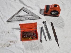 lot 33 image: Assorted Hand Tools and Measuring Tape